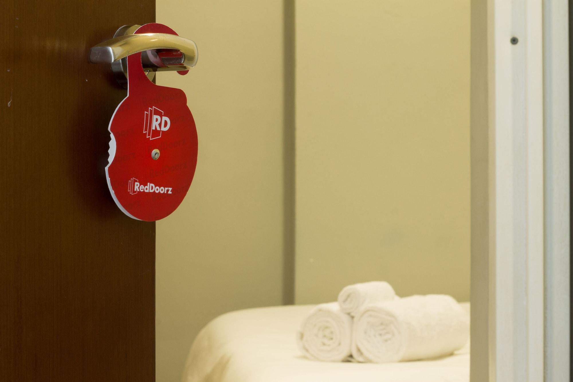 Reddoorz Plus @ Setiabudi Tengah Jakarta Exteriör bild
