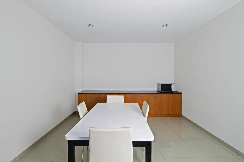 Reddoorz Plus @ Setiabudi Tengah Jakarta Exteriör bild