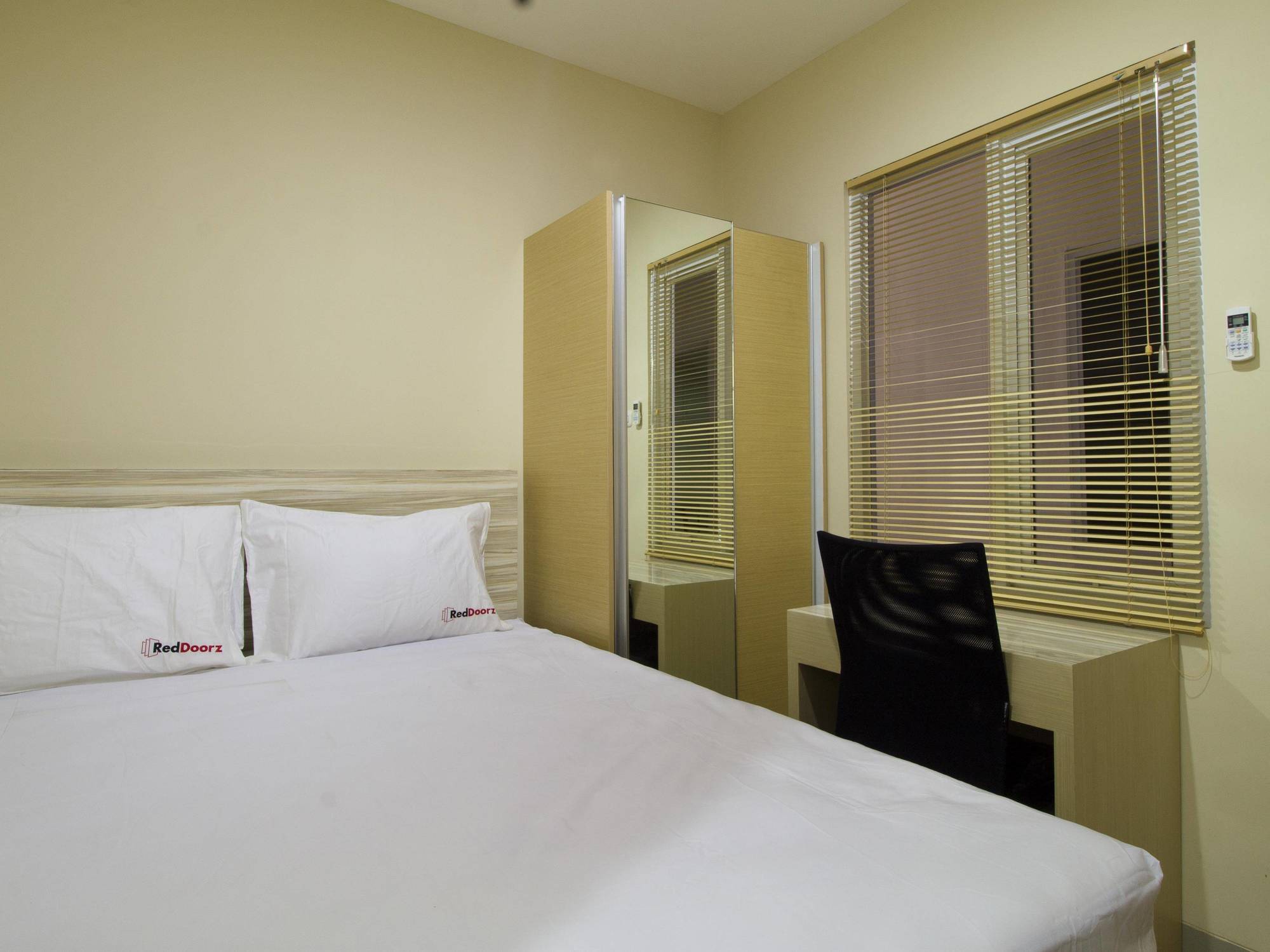 Reddoorz Plus @ Setiabudi Tengah Jakarta Exteriör bild