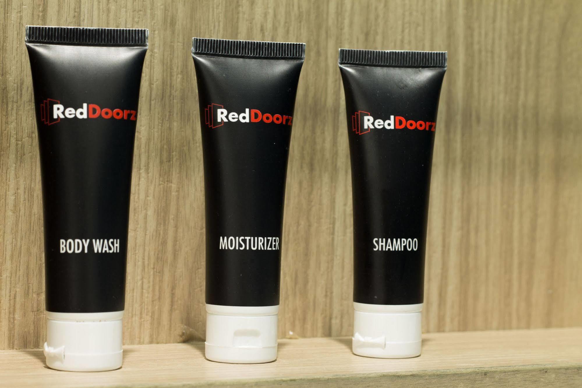 Reddoorz Plus @ Setiabudi Tengah Jakarta Exteriör bild